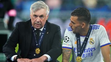 Carlo Ancelotti y Dani Ceballos charlan en Par&iacute;s tras la obtenci&oacute;n de la Champions ante el Liverpool.