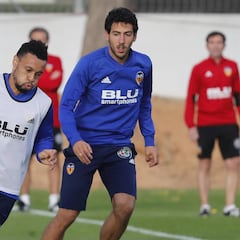 El Villarreal también quiere fichar a Coquelin y Parejo tras Kubo