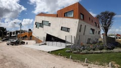 La ‘casa tragada por la tierra’ que fue abandonada en la pandemia y se ha reconvertido en hotel de lujo: “Se vivirá como experiencia”