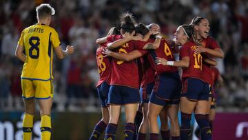 CORDOBA, SPAIN - OCTOBER 07: Marta Cardona of Spain celebrates with teammates after scoring their side's first goal during the Women's International Friendly match between Spain and Sweden at Estadio Nuevo Arcangel on October 07, 2022 in Cordoba, Spain. (Photo by Aitor Alcalde/Getty Images)