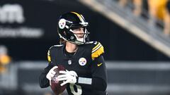 PITTSBURGH, PENNSYLVANIA - NOVEMBER 02: Kenny Pickett #8 of the Pittsburgh Steelers looks to pass in the first half against the Tennessee Titans at Acrisure Stadium on November 02, 2023 in Pittsburgh, Pennsylvania.   Joe Sargent/Getty Images/AFP (Photo by Joe Sargent / GETTY IMAGES NORTH AMERICA / Getty Images via AFP)