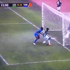 El fallo más cómico que pueden imaginar: pasó en un Lesoto-Tanzania