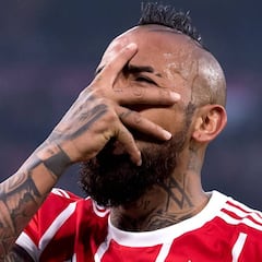 Alarma en el Bayern: Vidal se lesiona y se marcha en camilla