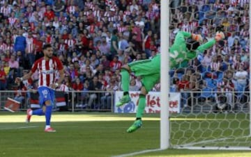 Carrasco marca el 2-0.