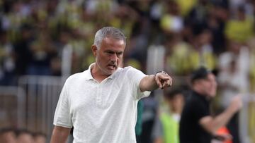 Istanbul (Turkey), 30/07/2024.- Fenerbahce's head coach Jose Mourinho reacts during the UEFA Champions League qualifying second round second leg soccer match between Fenerbahce Istanbul and FC Lugano in Istanbul, Turkey, 30 July 2024. (Liga de Campeones, Turquía, Estanbul) EFE/EPA/ERDEM SAHIN