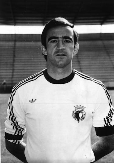 El 23 de marzo de 1977, el jugador del Burgos, José María Igartua, durante el encuentro entre el Burgos y el Barcelona, le hizo una zancadilla al colegiado del encuentro, Fernández Quirós. 