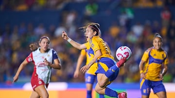 Lizbeth Ovalle scores goal 1-0 of Tigres during the 10th round match between Tigres UANL and Guadalajara as part of the Torneo Clausura 2025, Liga MX Femenil at Universitario Stadium on March 03, 2025 in Monterrey, Nuevo Leon, Mexico.
