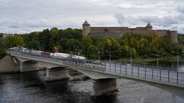 A general view of the bridge over Narva river at the border crossing point with Russia in Narva, Estonia September 18, 2022. REUTERS/Janis Laizans