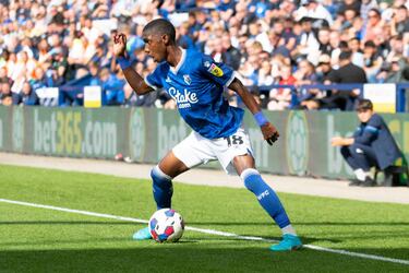 Óscar Estupiñán y Yaser Asprilla deslumbran en Championship