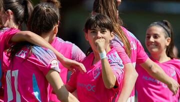 Las jugadoras de Osasuna celebran un gol al Oviedo.