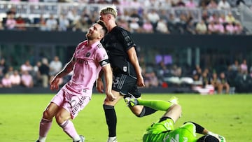 FORT LAUDERDALE, FLORIDA - AUGUST 30: Lionel Messi #10 of Inter Miami CF reacts after Elliot Panicco #30 of Nashville SC controls the ball in the second half during a match between Nashville SC and Inter Miami CF at DRV PNK Stadium on August 30, 2023 in Fort Lauderdale, Florida.   Megan Briggs/Getty Images/AFP (Photo by Megan Briggs / GETTY IMAGES NORTH AMERICA / Getty Images via AFP)