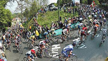 <b>DECISIVO HUY. En la imagen, el muro de Huy, que se subió tres veces. En el primer paso se formó la fuga.