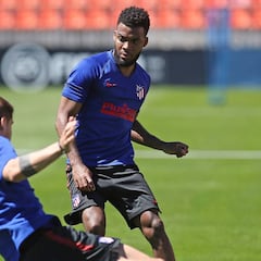 El Arsenal vería con buenos ojos un trueque Lacazette-Lemar