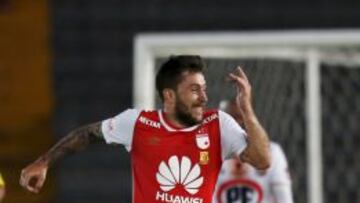 Gómez festejó con todo sus dos primeros goles con Santa Fe en Libertadores.