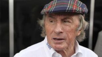 El tricampeón del mundo Jackie Stewart, ingresado