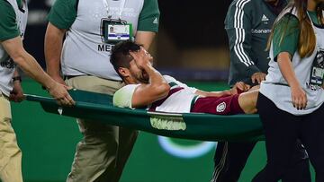 El defensor de Santos Laguna salió lastimado de la rodilla izquierda después de disputar un balón con Ante Rebic, durante el duelo de México vs Croacia. Así opinan los analistas.