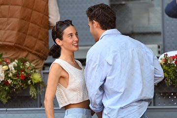 María Pedraza y Jason Fernández en el Mutua viendo la semifinal entre Taylor Fritz y Andrey Rublev.