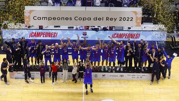 Nikola Mirotic levanta la Copa del Rey de baloncesto 2022.