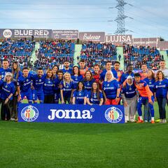 Las madres de los futbolistas acompañan a los jugadores