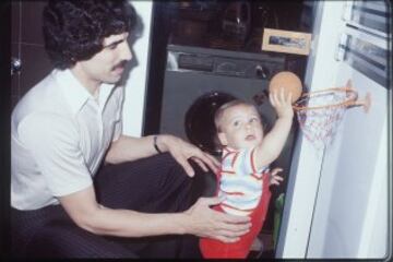 Walter Szcerbiak con su hijo Wally Szcerbiak que  jugó durante 10 años en la NBA