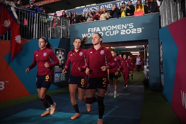 Las tres jugadoras regresaron a la selección española femenina en 2023 tras haber renunciado en 2022 junto a otras 12 compañeras por desacuerdos con el cuerpo técnico y la gestión dirigida por Jorge Vilda. Las tres lograron acercar posturas con la federación y el seleccionador, lo que permitió su reincorporación para el Mundial de Australia y Nueva Zelanda. Su vuelta fue clave en el éxito del equipo, que se coronó campeón del mundo por primera vez en su historia.