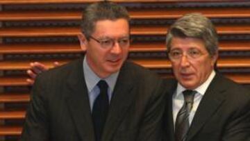 <b>2008. </b>Gallardón y Cerezo firmaron el convenio para el cambio.