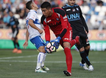 Fue sindicado como el arquero del futuro tras su aparición en Iquique. Eb Colo Colo le costó, pero hoy está consolidado.