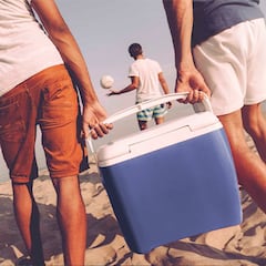 El truco viral de la nevera de playa para enfriar la comida y la bebida en la playa