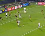 El golazo de Colo Colo que silenció el Centenario: ¡Gran definición de Méndez ante Peñarol!