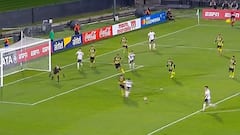 El golazo de Colo Colo que silenció el Centenario: ¡Gran definición de Méndez ante Peñarol!
