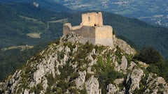 Ni en Transilvania ni en Edimburgo, el castillo más maldito de Europa está a pocas horas en coche de Cataluña