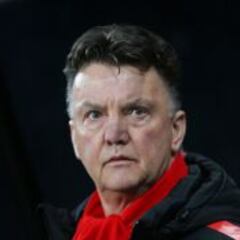 Van Gaal defiende a Falcao de la prensa inglesa