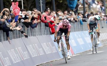 Egan Bernal, sigue líder. 