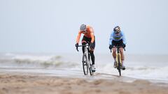 Ya el primer mes del año dejó una imagen icónica. Mathieu van der Poel y Wout van Aert, los grandes dominadores del ciclocross en la última década, se batían en el Mundial de Ostende, que incluía un tramo por la playa. El neerlandés conquistaba su cuarto arcoíris en una cita para el recuerdo.