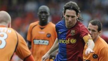 <b>A PUNTO. </b>Lionel Messi, en acción ante el Dundee United, al que le marcó tres goles el sábado.