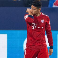 James anota de cabeza, genera pena máxima y juega 86'