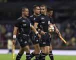 El árbitro Fernando Hernández le dio rodillazo a Lucas Romero