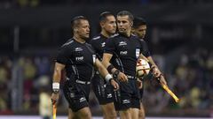 El árbitro Fernando Hernández le dio rodillazo a Lucas Romero