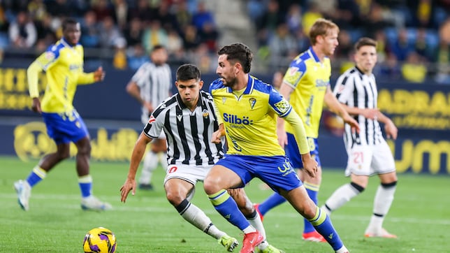Víctor Chust, líder de minutos en el Cádiz de Garitano