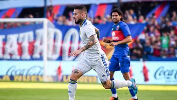 BUENOS AIRES, ARGENTINA - MAY 07: Dario Benedetto of Boca Juniors drives the ball during a match between Tigre and Boca Juniors as part of Copa de la Liga 2022 at Jose Dellagiovanna on May 7, 2022 in Buenos Aires, Argentina. (Photo by Marcelo Endelli/Getty Images)