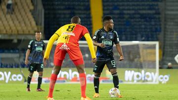 Elvis Perlaza durante un partido de Millonarios por Liga BetPlay.