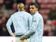 Soccer Football - Premier League - Sunderland v Manchester City - Stadium of Light, Sunderland, Britain - January 1, 2026 Manchester City's Rodri during the warm up before the match REUTERS/Scott Heppell EDITORIAL USE ONLY. NO USE WITH UNAUTHORIZED AUDIO, VIDEO, DATA, FIXTURE LISTS, CLUB/LEAGUE LOGOS OR 'LIVE' SERVICES. ONLINE IN-MATCH USE LIMITED TO 120 IMAGES, NO VIDEO EMULATION. NO USE IN BETTING, GAMES OR SINGLE CLUB/LEAGUE/PLAYER PUBLICATIONS. PLEASE CONTACT YOUR ACCOUNT REPRESENTATIVE FOR FURTHER DETAILS..