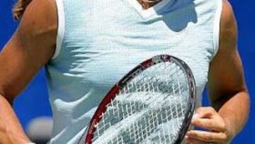 <B>SIN OPCIÓN.</B> Mauresmo hizo valer su condición de favorita para dar el primer punto a Francia.