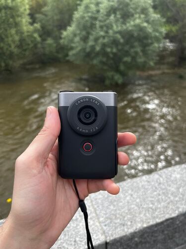 Análisis de la cámara Canon PowerShot V10, una gran herramienta centrada en el vlogging