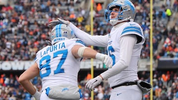CHICAGO, ILLINOIS - DECEMBER 22: Sam LaPorta #87 of the Detroit Lions celebrates with Jared Goff #16 after his touchdown reception against the Chicago Bears during the third quarter at Soldier Field on December 22, 2024 in Chicago, Illinois. Michael Reaves/Getty Images/AFP (Photo by Michael Reaves / GETTY IMAGES NORTH AMERICA / Getty Images via AFP)