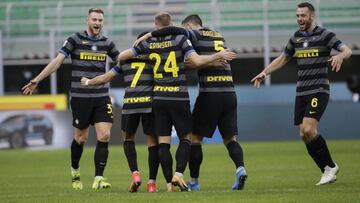 Inter Milan's Alexis Sanchez, second left, celebrates with his teammate Christian Eriksen, Roberto Gagliardini, Stefan de Vrij, right, and Milan Skriniar after scoring his side's third goal during a Serie A soccer match between Inter Milan and G