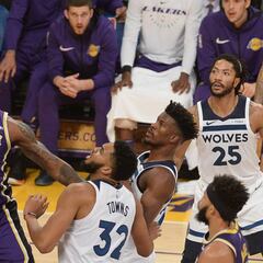 LeBron y los Lakers sobreviven a otra noche iluminada de Rose
