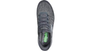 Zapatilla para hombre Skechers Summits Key Pace en color gris disponible en Amazon.