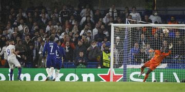 0-2. Karim Benzema marca el segundo gol.