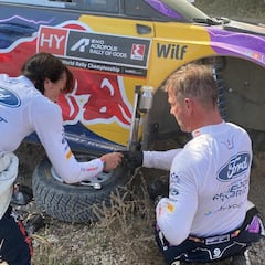 Loeb abandona y Neuville toma el mando